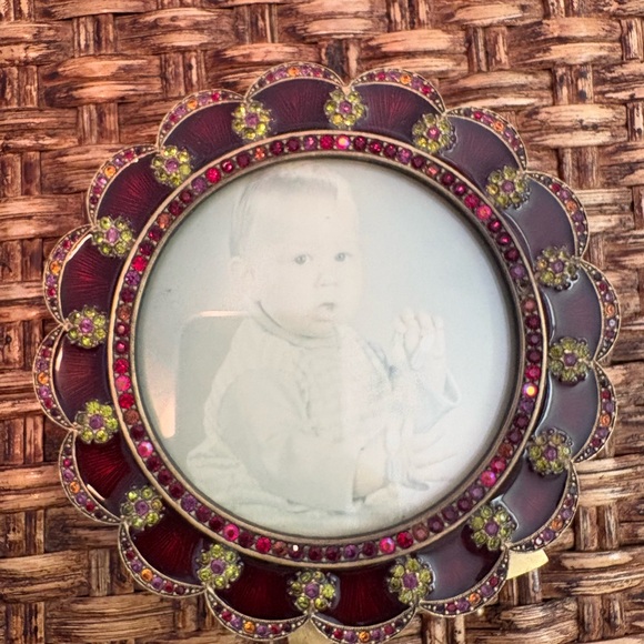 Jay Strongwater Red and Gold Scalloped Frame - Picture 1 of 3
